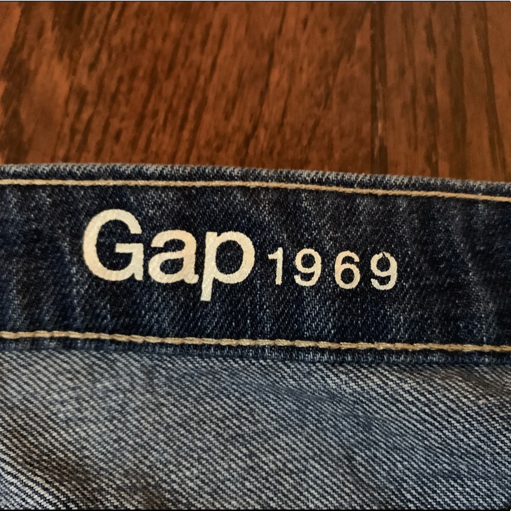 GAP High Rise Shorts - Picture 3 of 4